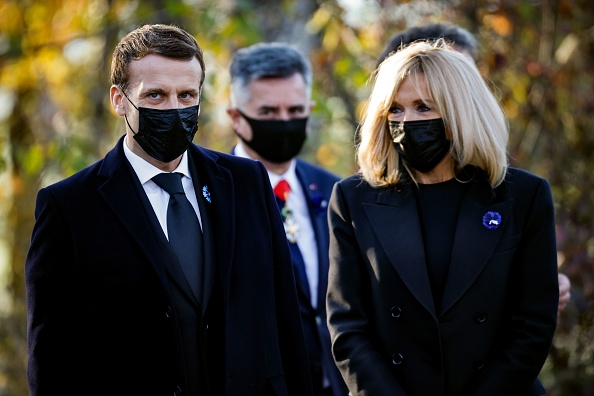 Emmanuel et Brigitte Macron rendent hommage au général de Gaulle à Colombey-les-Deux-Églises le 9 novembre 2020. LUDOVIC MARIN/AFP via Getty Images.