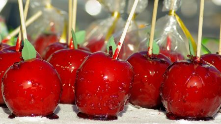 Perpignan : des forains offrent des pommes d’amour pour remercier le personnel soignant