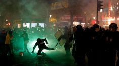 [Vidéo] Paris : les images du policier frappé au sol lors des affrontements place de la Bastille