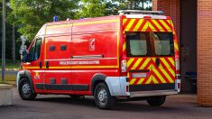 Calvados: une voiture finit sa course dans un bloc de béton au péage de Dozulé