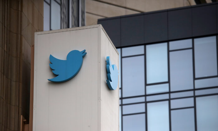 Un panneau sur l'extérieur du siège de Twitter à San Francisco, Californie, le 26 juillet 2018. (Justin Sullivan/Getty Images)