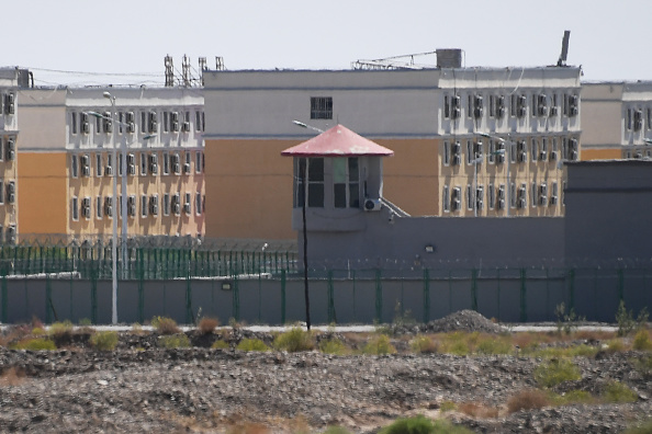 Jusqu'à un million de Ouïghours et d'autres minorités ethniques majoritairement musulmanes sont détenus dans des camp de rééducation au Xinjiang dans le nord-ouest de la Chine. 
 (Photo : GREG BAKER/AFP via Getty Images)