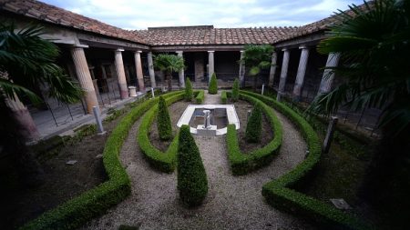 Un thermopolium, « fast-food » antique, découvert intact à Pompei