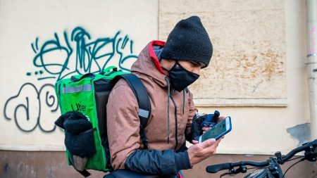 Saint-Étienne : les livreurs d’UberEatsun remportent une victoire avec un minimum horaire garanti pour les courses