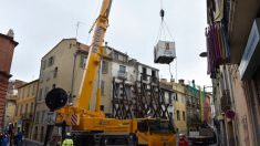 Perpignan: Alain, pesant 300 kg, a été évacué de chez lui par une grue