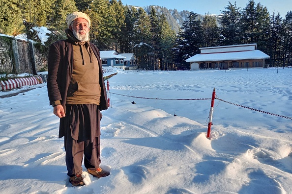 -Les yeux de Mohammad Naseem brillent alors qu'il partage la légende d'un lac alpin isolé niché parmi les sommets enneigés de l’Himalaya, le 21 novembre 2020. Photo par Joris Fioriti / AFP via Getty Images.