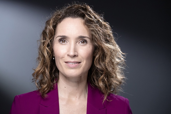 La journaliste française Marie-Sophie Lacarrau pose lors d'une séance photo à Paris le 14 décembre 2020.  (JOEL SAGET/AFP via Getty Images)