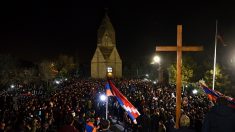 Arménie: des milliers de personnes rendent hommage aux victimes du conflit du Karabakh