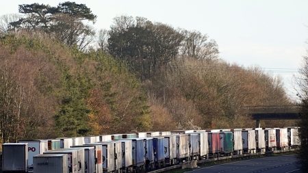 Plus de 4.500 routiers bloqués à Douvres ont pu repartir