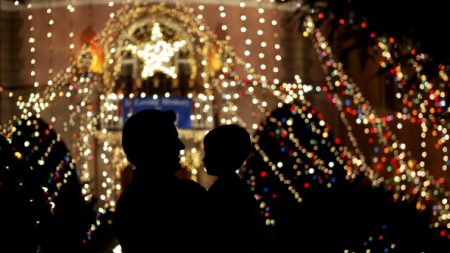 Eure-et-Loir : il transforme sa maison en somptueux château illuminé comme Disneyland pour sa fille