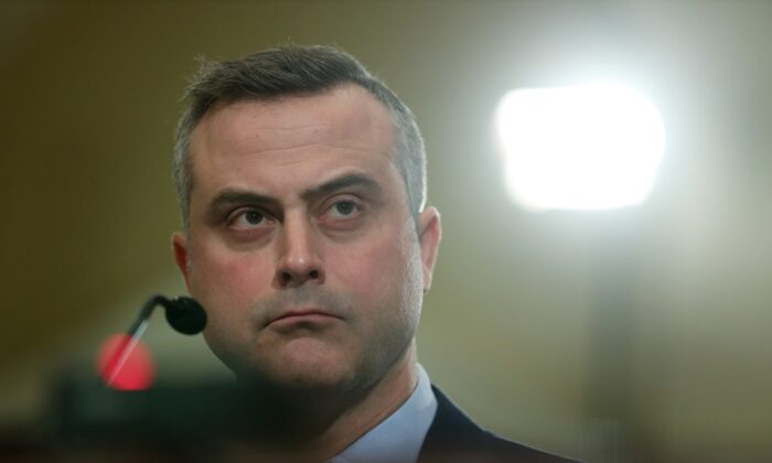 Le président et directeur général de Dominion Voting Systems, John Poulos, témoigne lors d'une audition devant la commission de l'administration de la Chambre des représentants au Capitole à Washington le 9 janvier 2020. (Alex Wong/Getty Images)