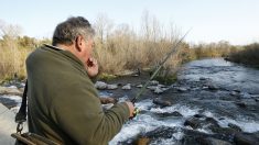 Dordogne : deux adolescents poussent un pêcheur retraité dans l’eau pour gagner un pari et empocher 50 euros