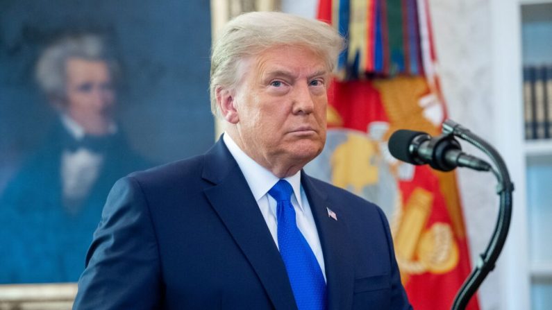 Le président américain Donald Trump lors d'une cérémonie dans le Bureau ovale de la Maison-Blanche à Washington le 7 décembre 2020. (Saul Loeb/AFP via Getty Images)