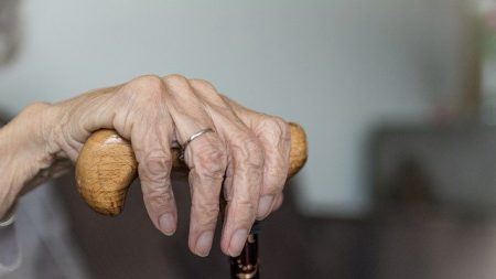 Tova, 107 ans, a vaincu le Covid : « Quinze jours de virus dans une vie, ce n’est qu’un détail », témoigne-t-elle avec le sourire