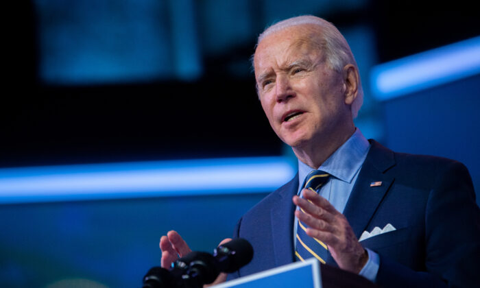 Le candidat démocrate à la présidence Joe Biden prononce un discours au Queen Theater à Wilmington, Delaware, le 28 décembre 2020. (Mark Makela/Getty Images)