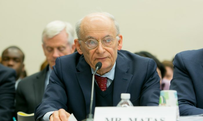 David Matas témoigne lors d'une audience du Congrès américain sur le prélèvement d'organes dans un dossier photo. (Lisa Fan/Epoch Times)