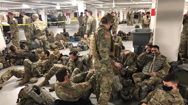 Une partie du personnel de la Garde nationale a été postée dans un garage de Capitol Hill, le 21 janvier 2021. (Avec l'aimable autorisation de Kevin McCarthy)
