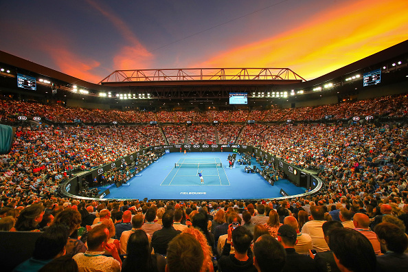 -Une vue générale à l'intérieur de Rod Laver Arena au coucher du soleil, avant le virus du PCC à Melbourne Park le 27 janvier 2019 à Melbourne, Australie. Photo par Scott Barbour / Getty Images.