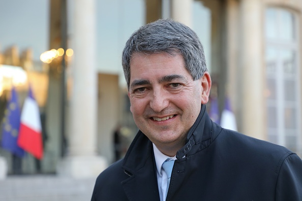 -Le président français de la région « Grand Est », Jean Rottner, dénonce lundi la lenteur de la campagne de vaccination contre le Covid-19 en France, le 26 février 2019 à Paris. Photo par Ludovic Marin / AFP via Getty Images.