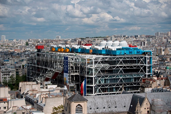 -Une vue prise de la Tour Saint-Jacques, le 26 avril 2019 montre le Centre Pompidou. Photo par Éric Feferberg / AFP via Getty Images.