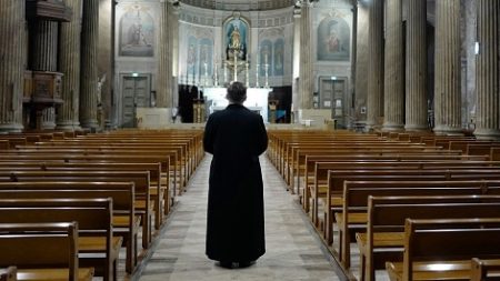 Sarthe : un prêtre condamné à trois ans ferme pour agressions sexuelles sur mineurs