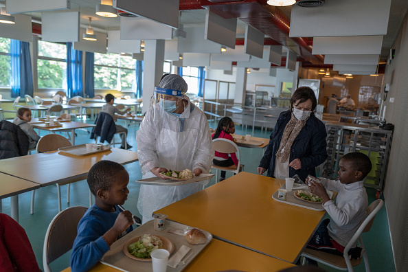 Image d'illustration : une cantine à Paris en mai 2020. (Veronique de Viguerie/Getty Images)