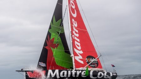 Vendée Globe: Bestaven, leader englué dans une zone de vents faibles