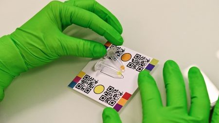 Coronavirus : le test salivaire EasyCov remboursé par la Sécurité sociale