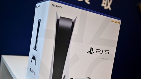 L’entreprise russe Caviar conçoit une PlayStation 5 recouverte de 20 kg d’or 18 carats