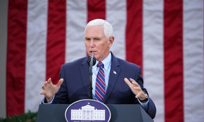 Le vice-président Mike Pence dans la roseraie de la Maison-Blanche à Washington le 13 novembre 2020. (Mandel Ngan/AFP via Getty Images)