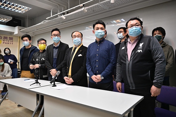 -Conférence de presse au siège du parti à Hong Kong le 6 janvier 2021, à la suite de l'arrestation de dizaines de personnalités. Photo par Anthony Wallace / AFP via Getty Images.