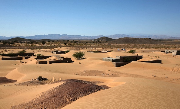 -Les sables du désert envahissants ont laissé peu de preuves de l'existence de Wadi al-Murr, mais les anciens habitants, bien que résignés à sa destruction, tentent de préserver sa mémoire, le 31 décembre 2020. Photo par Mohammed Mahjoub / AFP via Getty Images.