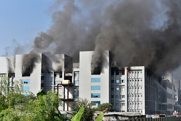 Un incendie s'est déclaré le 21 janvier à l'Institut indien du sérum, le plus grand fabricant de vaccins au monde. (Photo : -/AFP via Getty Images)