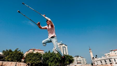 Mohamed, unijambiste et étoile du parkour à Gaza