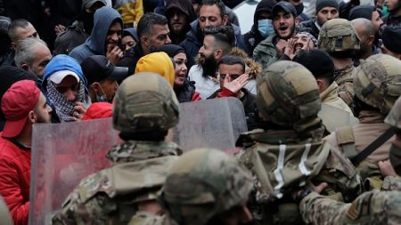 A Tripoli, des maisons de responsables libanais prises pour cible par les manifestants