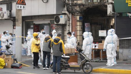 Les citoyens chinois contestent le nouveau test Covid-19 par voie anale