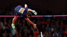 Saut à la perche : Renaud Lavillenie franchit la barre à plus de 6 mètres