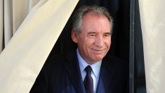 « C’est un oubli » : un cliché de François Bayrou ne portant pas de masque à l’aéroport d’Orly fait polémique