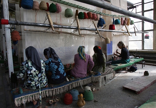 -Le Xinjiang est situé à la frontière de la Russie, de l'Afghanistan, du Kazakhstan, du Tadjikistan, du Kirghizistan et de l'Ouzbékistan avec le Pakistan au sud. Photo par China Photos / Getty Images.