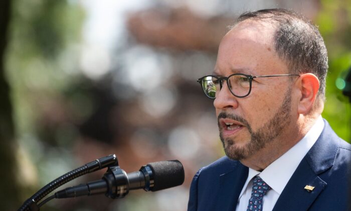 Le PDG et président de Goya Foods, Bob Unanue, s'exprime dans la roseraie de la Maison-Blanche à Washington, le 9 juillet 2020. (Jim Watson/AFP/Getty Images)
