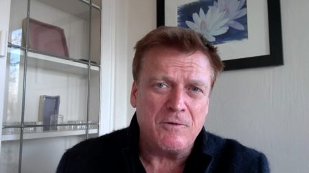 Patrick Byrne : il s’agit d’une « prise de contrôle du Parti communiste »