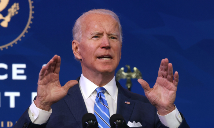 Le président élu Joe Biden expose son plan de lutte contre le coronavirus et de relance de l'économie nationale au Queen Theater de Wilmington, Del, le 14 janvier 2021. (Alex Wong/Getty Images)