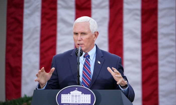 Le vice-président Mike Pence dans la roseraie de la Maison Blanche, à Washington, États-Unis, le 13 novembre 2020. (Mandel Ngan/AFP via Getty Images)
