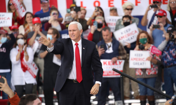 Le vice-président Mike Pence participe à un rassemblement de soutien au sénateur David Perdue (R-Ga.) et au sénateur Kelly Loeffler (R-Ga.) à Savannah, Géorgie, le 4 décembre 2020. (Spencer Platt/Getty Images)