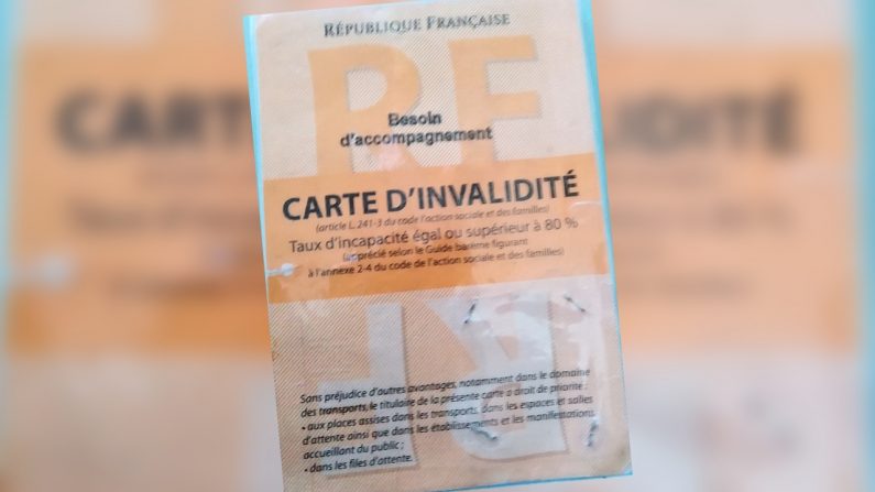 Carte d'invalidité française de 2015 - Photo de Jean-Paul Corlin - Wikipédia - Travail personnel, CC BY-SA 4.0, https://commons.wikimedia.org/w/index.php?curid=81622713