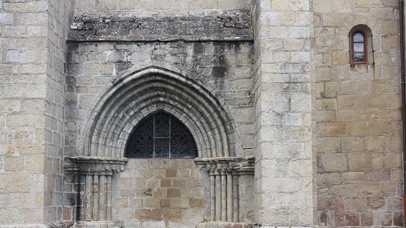 L'église de Chéniers (Creuse) date du XIIe siècle. (Crédit : Antoine Garnier)