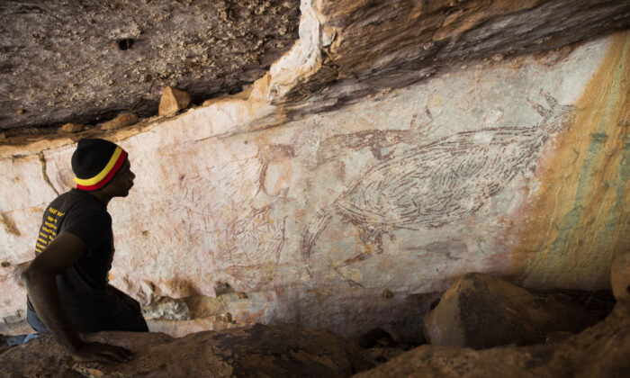 Les chercheurs ont utilisé la datation carbone 14 pour déterminer que le tableau a 17 000 ans. (Fourni par l'Université d'Australie de l'Ouest)