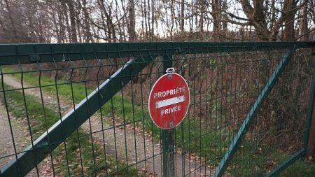 Tarn-et-Garonne : une septuagénaire coincée chez elle : le chemin menant à sa maison ne lui appartient pas