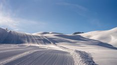 Savoie : les gendarmes secourent un conducteur voulant faire du ski avec sa voiture, il est testé positif aux stupéfiants