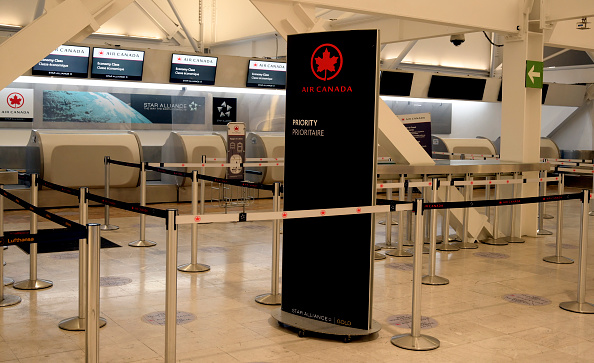 Vue du comptoir vide d'Air Canada à l'aéroport international de Mexico le 1er février 2021. (Photo : ALFREDO ESTRELLA/AFP via Getty Images)